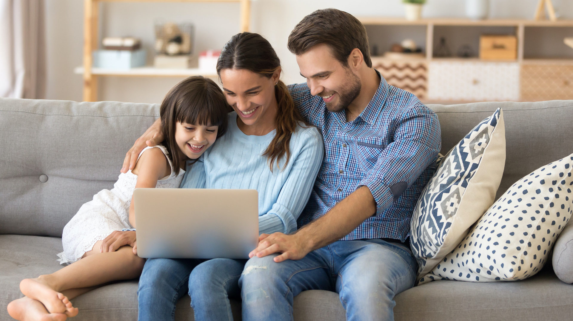 Family browsing internet online